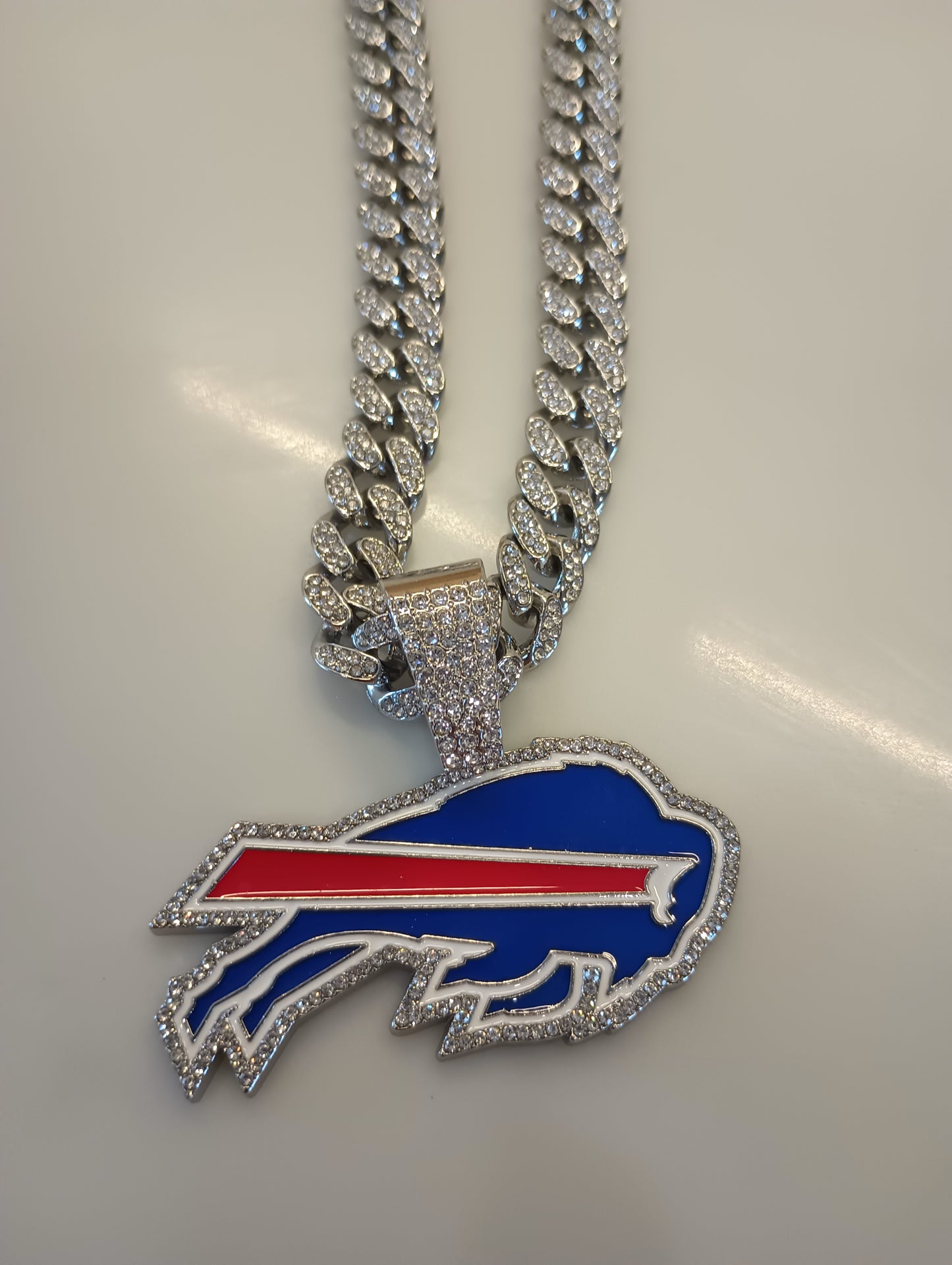 Buffalo bills pendant sparkly 20 inch silver color