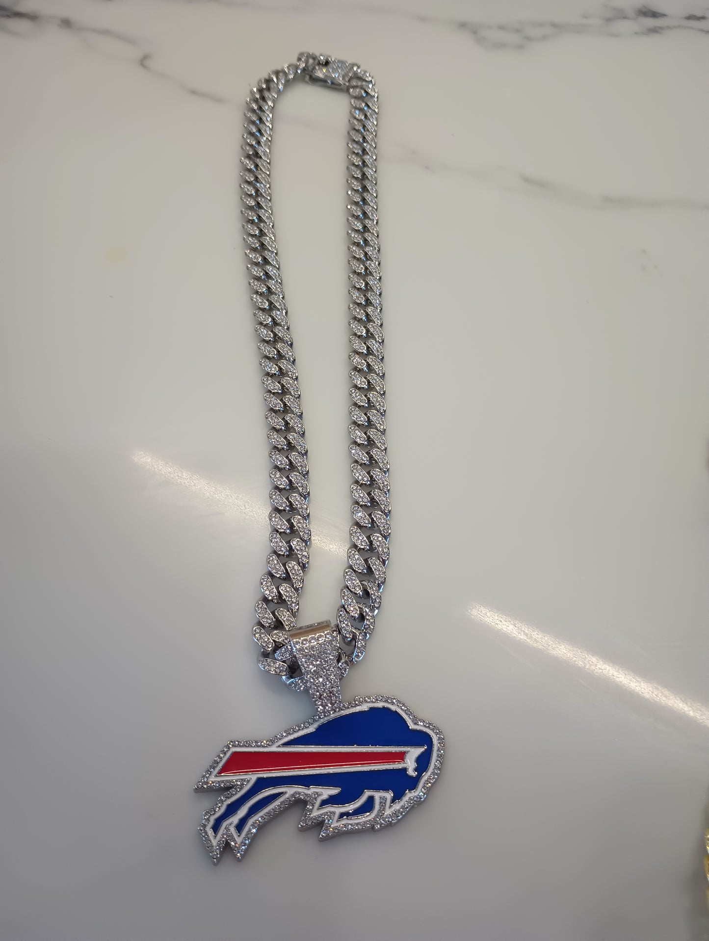 Buffalo bills pendant sparkly 20 inch silver color