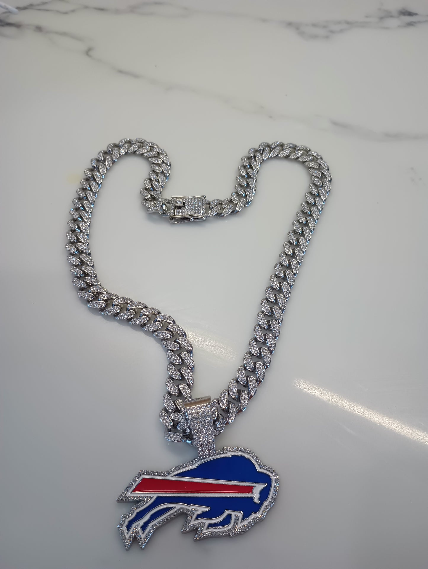 Buffalo bills pendant sparkly 20 inch silver color